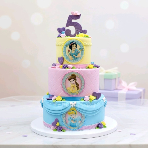 Disney Princesses cake 17