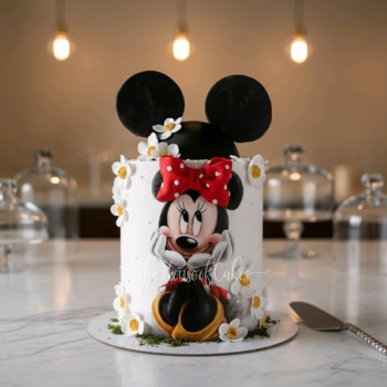 Minnie Mouse Cake 43