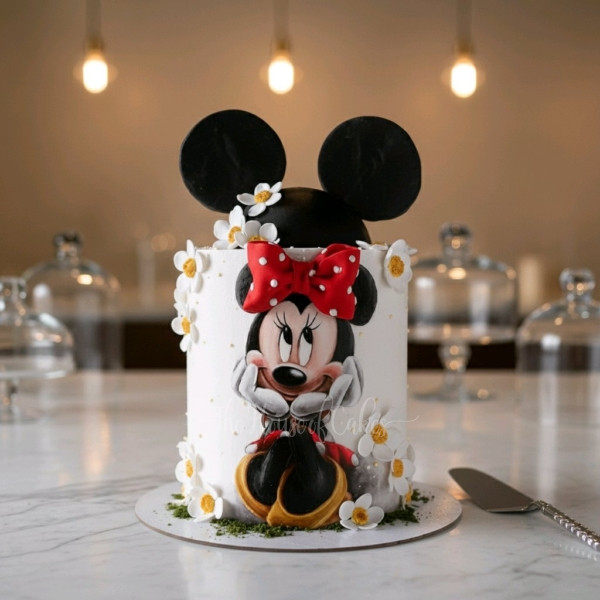 Minnie Mouse Cake 43