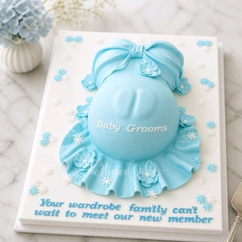 Pregnant tummy cake 2