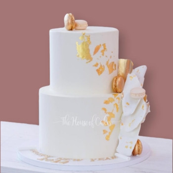 White and gold cake