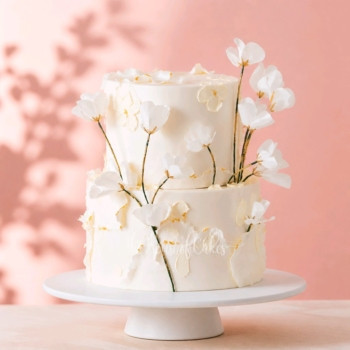 White flower cake