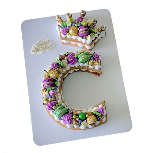Letter cake with crown