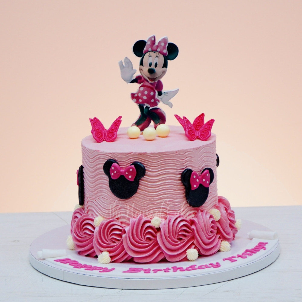 Minnie Mouse Cake 32