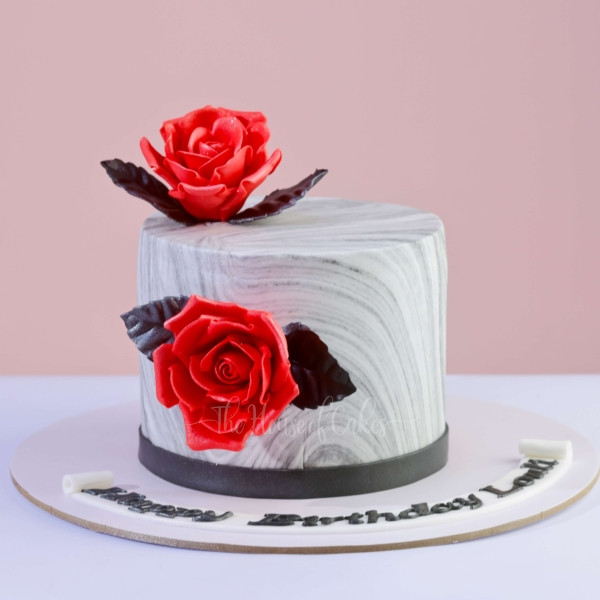 marble cake with red roses