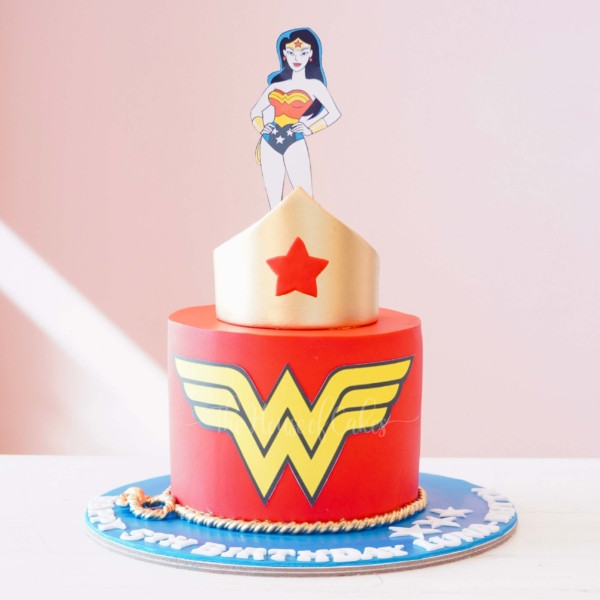 wonder woman cake