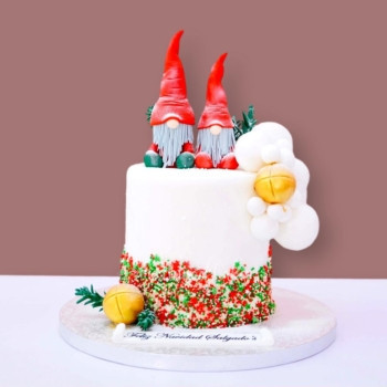 Christmas dwarfs cake