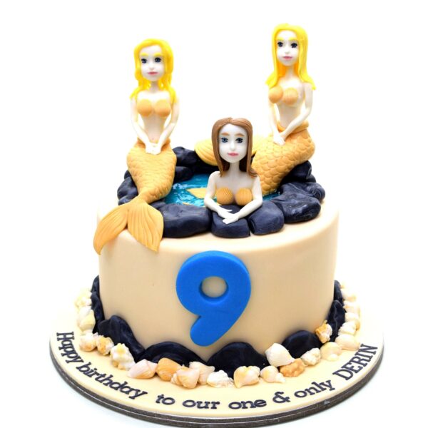 Cake with 3 mermaids
