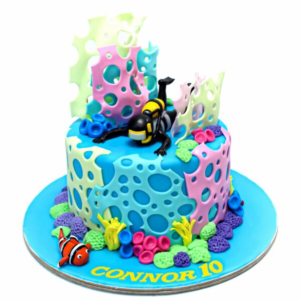 Divers diving cake