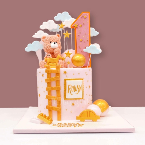 First birthday cake with cute bear - pink