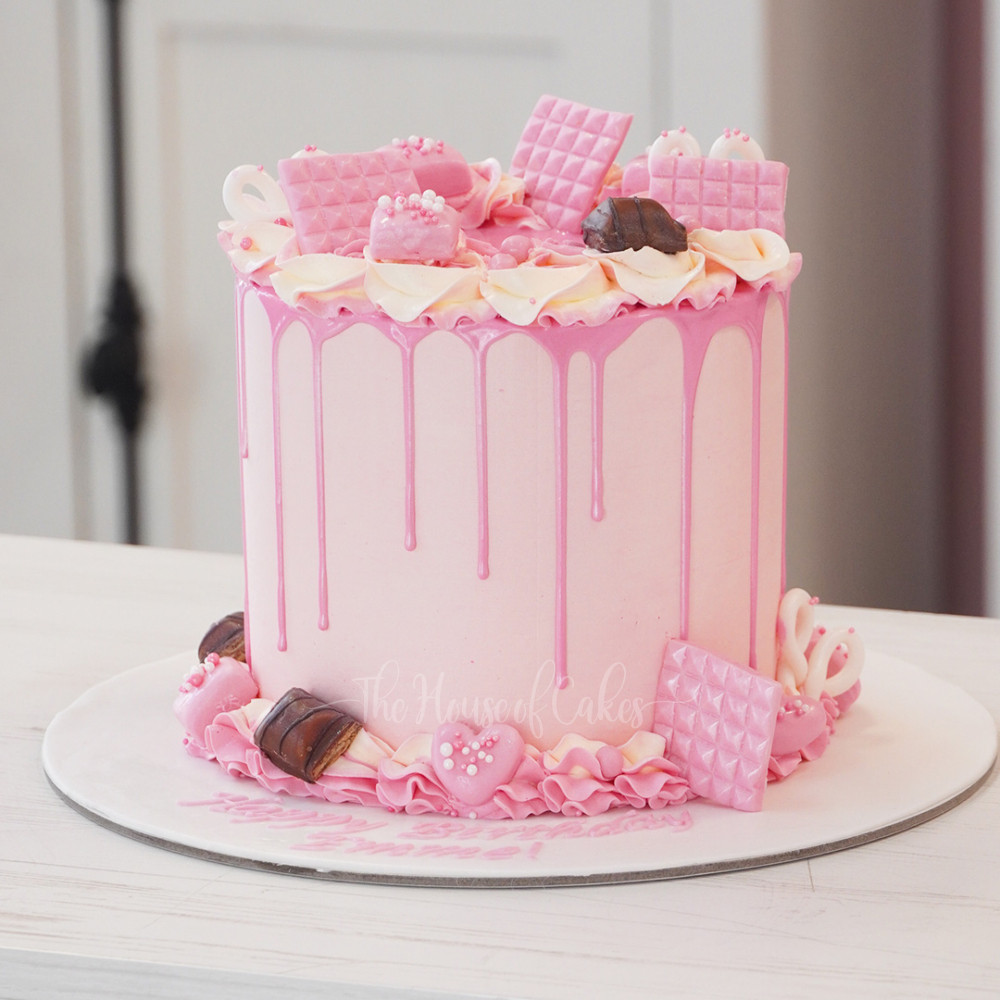 Customised birthday Cakes in Dubai , The House of Cakes Dubai