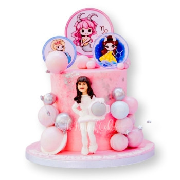 unique astronaut girl cake