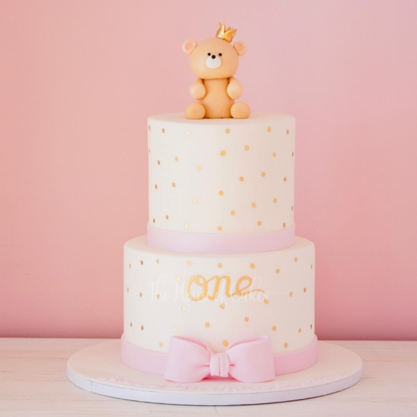 Adorable teddy bear cake