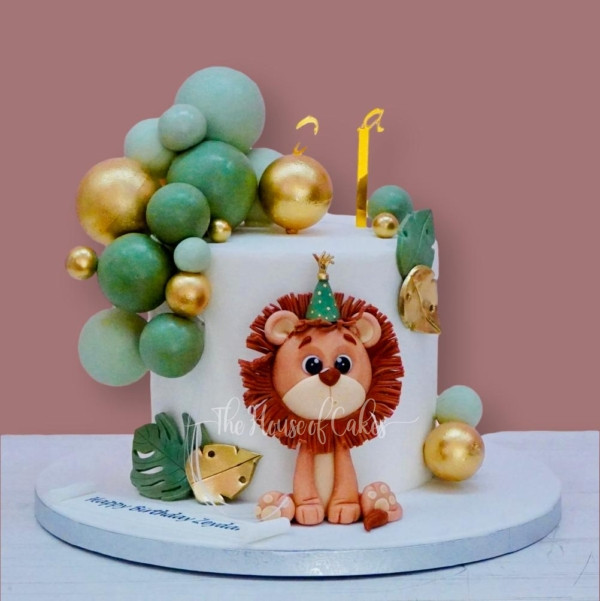 the cutest lion cake