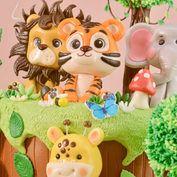 Epic Jungle Animals Theme Cake