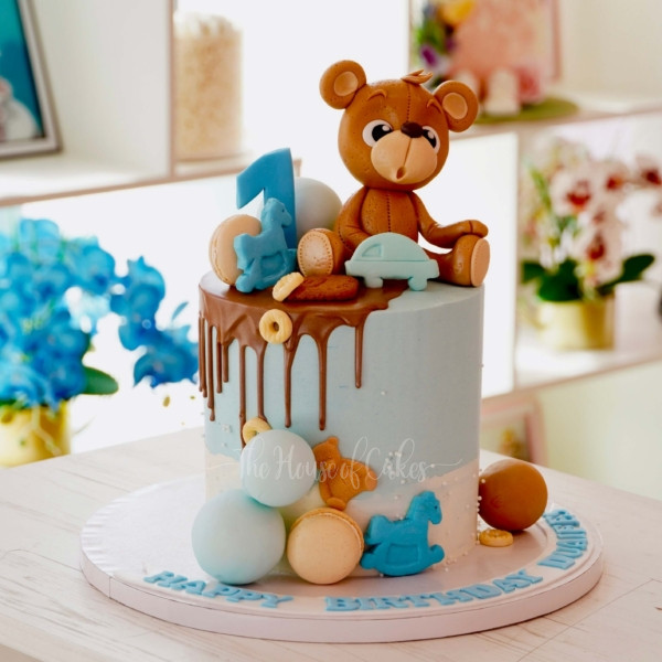 little hero bear cake