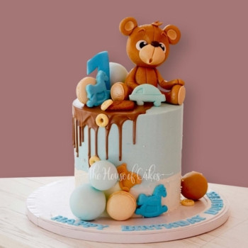 Little hero bear cake