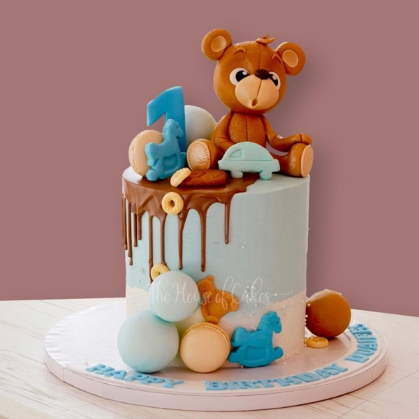 Little hero bear cake