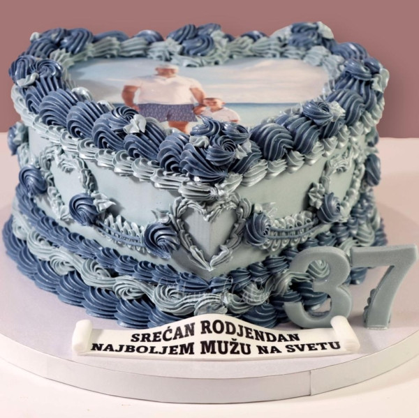 Frosted Photo Dream Cake